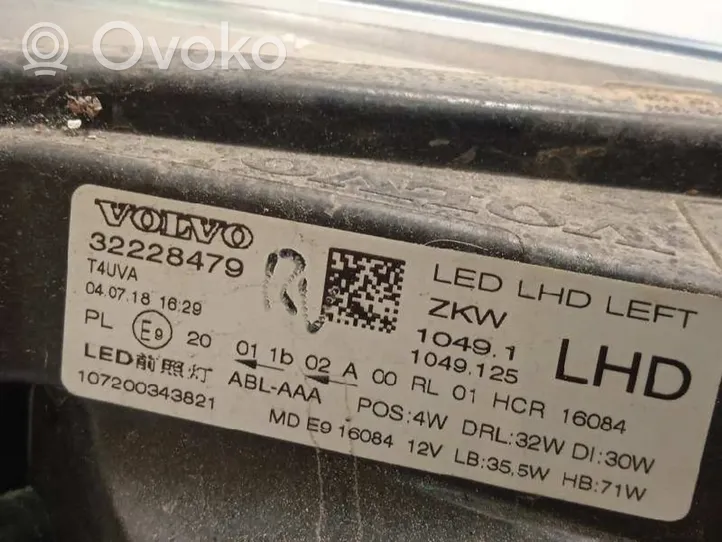 Volvo V40 Lampa przednia 32228479