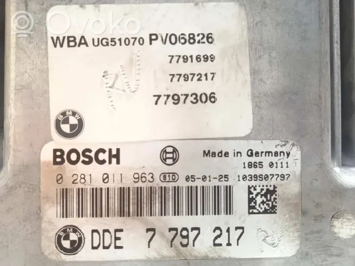 BMW 1 E81 E87 Calculateur moteur ECU 7797217