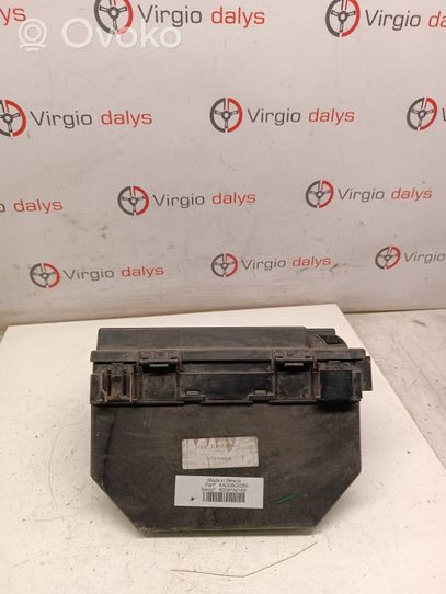 Chrysler Voyager Saugiklių dėžė (komplektas) R62333001