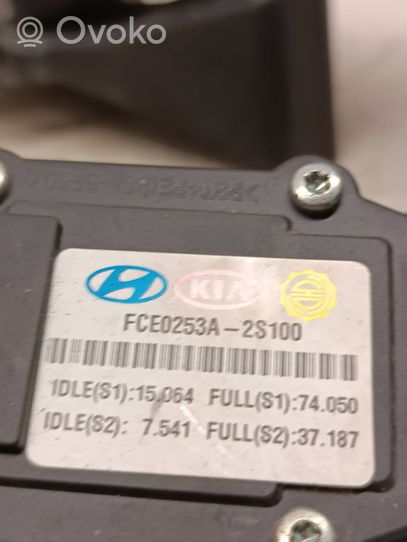 Hyundai ix35 Pedale dell’acceleratore 327272s000