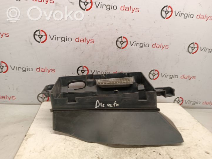 Renault Megane IV Grille calandre supérieure de pare-chocs avant 628113910R