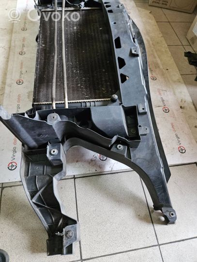 Mercedes-Benz Sprinter W906 Support de radiateur sur cadre face avant 