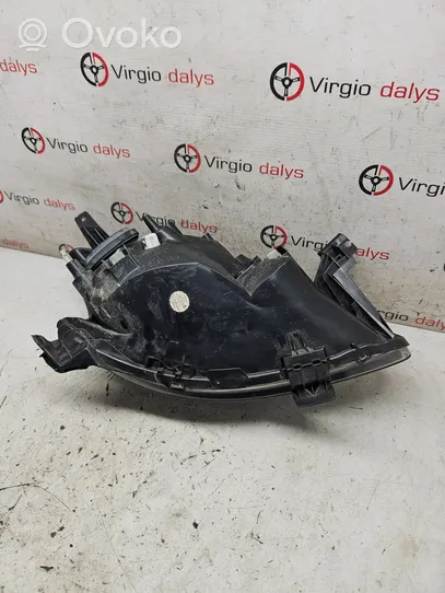 Toyota Aygo AB10 Lampa przednia 811500H020