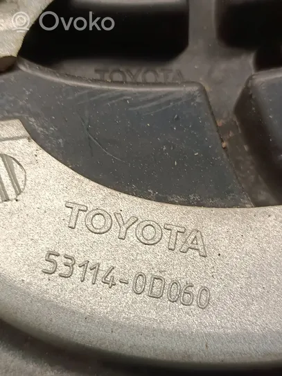 Toyota Avensis T250 Etupuskurin ylempi jäähdytinsäleikkö 531140d060
