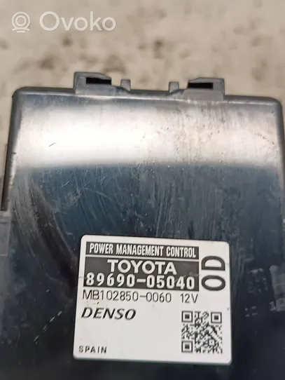 Toyota Avensis T270 Unité de contrôle à bord d'alimentation 8969005040