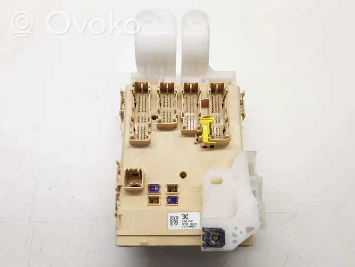 Toyota Auris E180 Module de fusibles 63583367