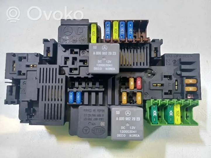 Mercedes-Benz E AMG W210 Module de fusibles A2139062202