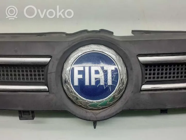 Fiat Panda II Atrapa chłodnicy / Grill 735363582