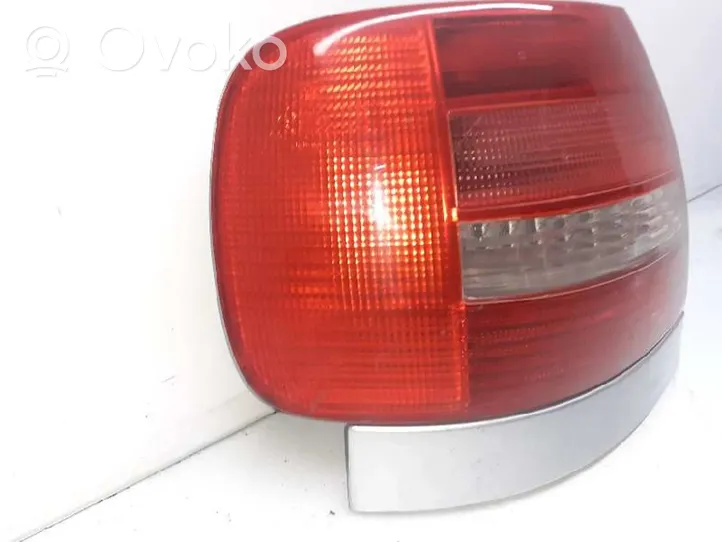 Audi A4 S4 B5 8D Lampada fanale posteriore 8D0945095G