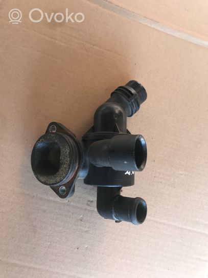 Audi A4 S4 B8 8K Termostato/alloggiamento del termostato 03L121111AD