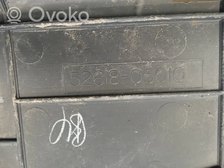 Toyota Avensis T270 Osłona pod zderzak przedni / Absorber 5261805010