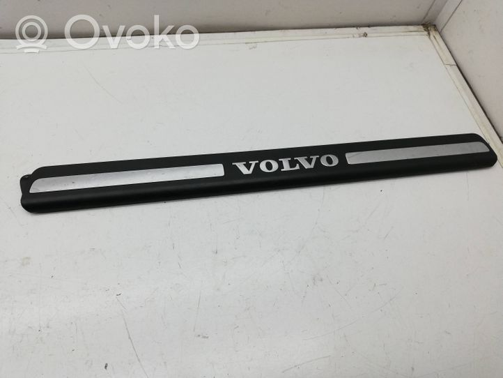 Volvo V70 Listwa progowa 8659960