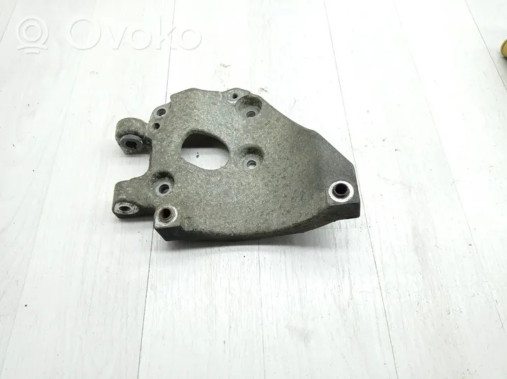 Ford Mondeo MK IV Staffa di montaggio del compressore dell’A/C AV6Q10K360aA