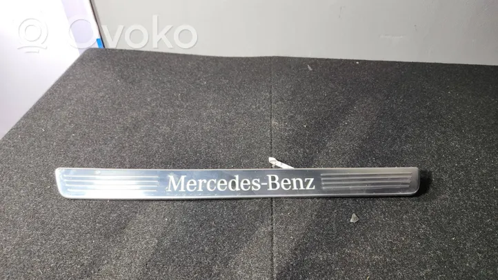 Mercedes-Benz GLE (W166 - C292) Guarnizione in gomma finestrino/vetro portiera posteriore A1666808901