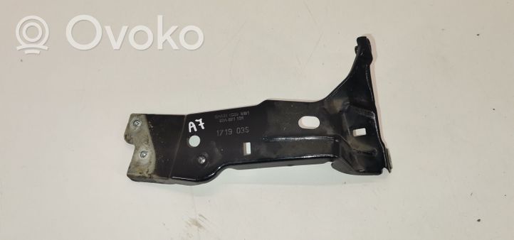 Audi A1 Supporto di montaggio del parafango 82A821136