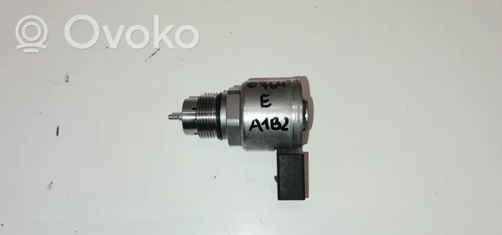 Volkswagen PASSAT B8 Regulator ciśnienia paliwa 04L130764E