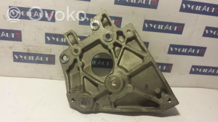 Volvo V40 Staffa di montaggio del compressore dell’A/C 31258053