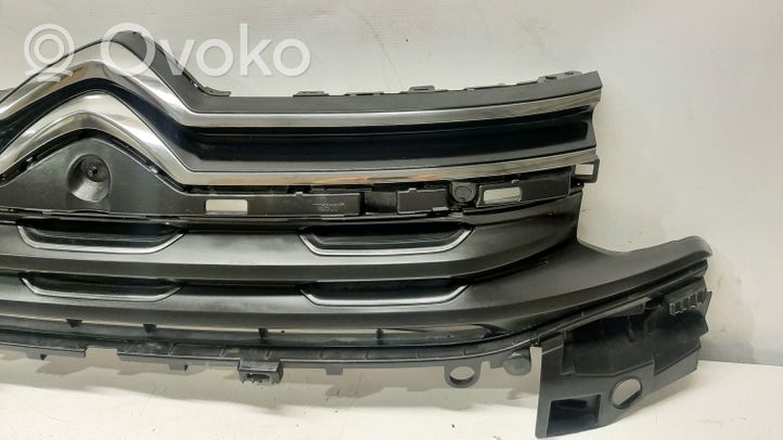 Citroen C5 Aircross Etupuskurin ylempi jäähdytinsäleikkö 9825347677