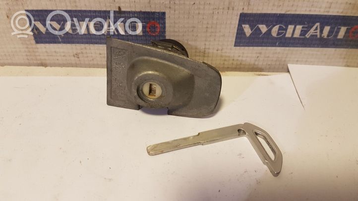 Volvo V40 Etuoven lukko (kahvan vieressä) 31276333