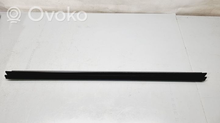 Citroen DS7 Crossback Gumowa uszczelka szyby drzwi tylnych 9815703380