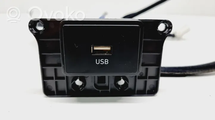 Hyundai Kona I USB-pistokeliitin 96120J96004X