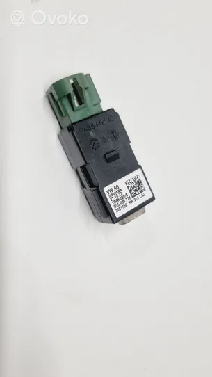 Skoda Karoq USB socket connector 3G5035726