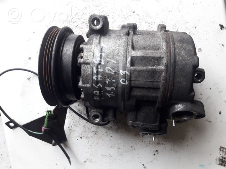 Volkswagen PASSAT B5.5 Ilmastointilaitteen kompressorin pumppu (A/C) 8D0260808