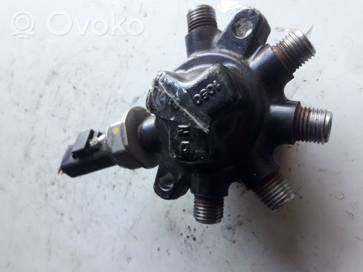 Renault Scenic II -  Grand scenic II Fuel distributor R9144Z070A