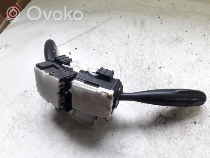 Toyota Yaris Leva/interruttore dell’indicatore di direzione e tergicristallo 1736482