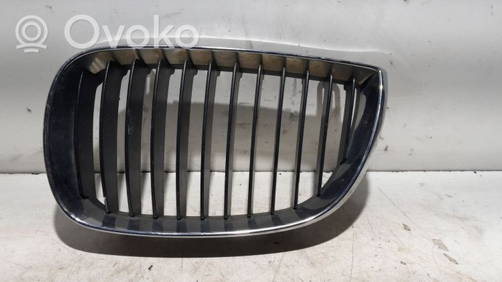 BMW 1 E82 E88 Maskownica / Grill / Atrapa górna chłodnicy 71286189