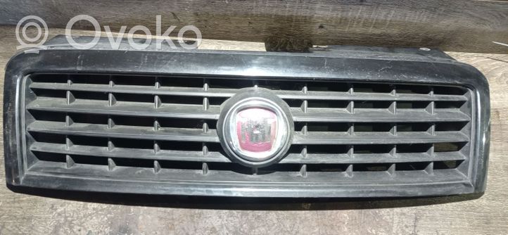 Fiat Doblo Etupuskurin ylempi jäähdytinsäleikkö 735395576