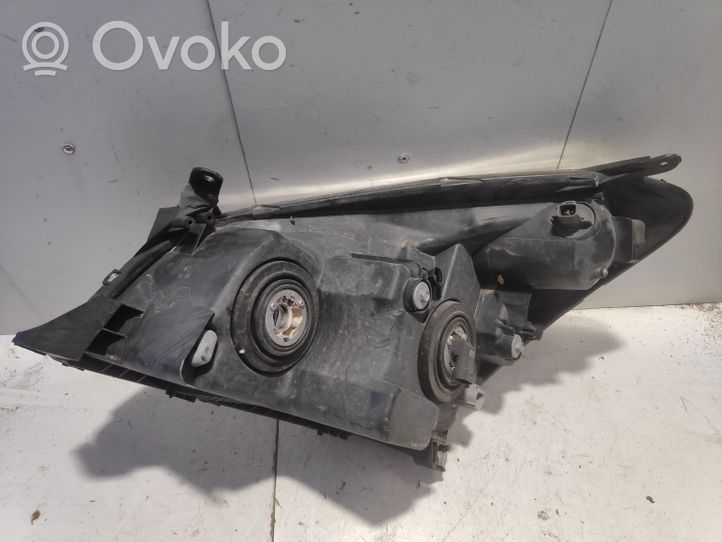 Toyota Corolla Verso AR10 Headlight/headlamp P7106R