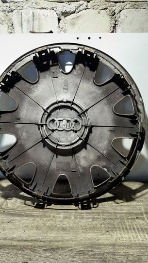 Audi A2 R15 wheel hub/cap/trim 8Z0601147A