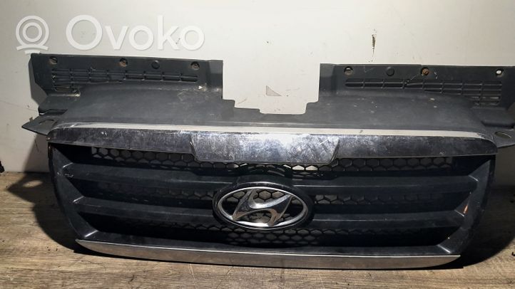 Hyundai Trajet Grille calandre supérieure de pare-chocs avant 863523A500