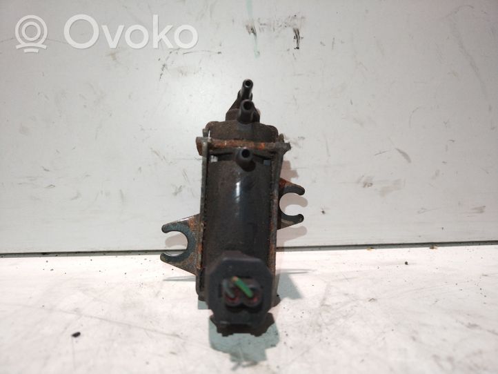 Ford Mondeo Mk III Vacuum valve 