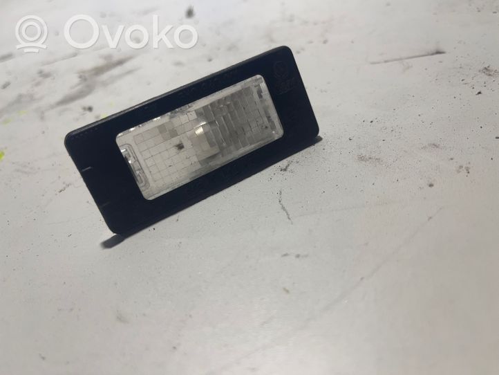 Volkswagen Jetta VI Lampa oświetlenia tylnej tablicy rejestracyjnej 5n0943021