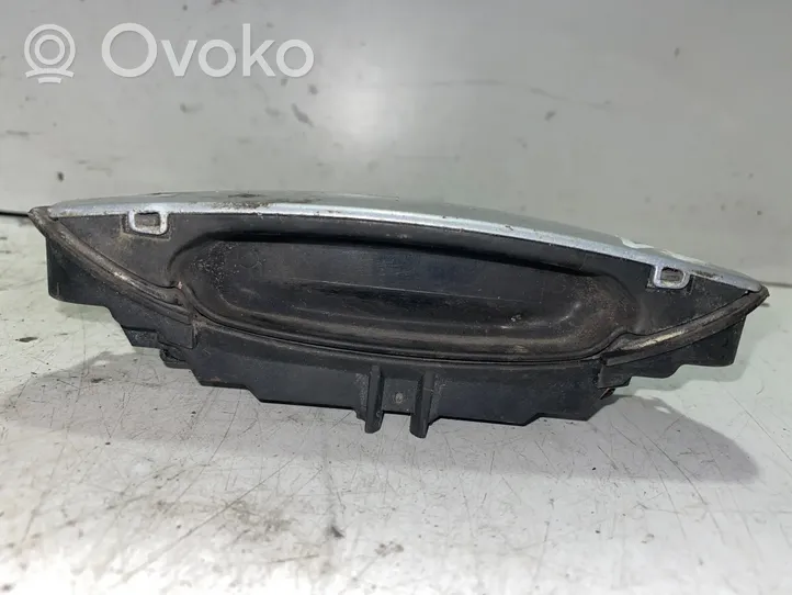 Audi A4 S4 B7 8E 8H Klamka zewnętrzna drzwi 4B0839885