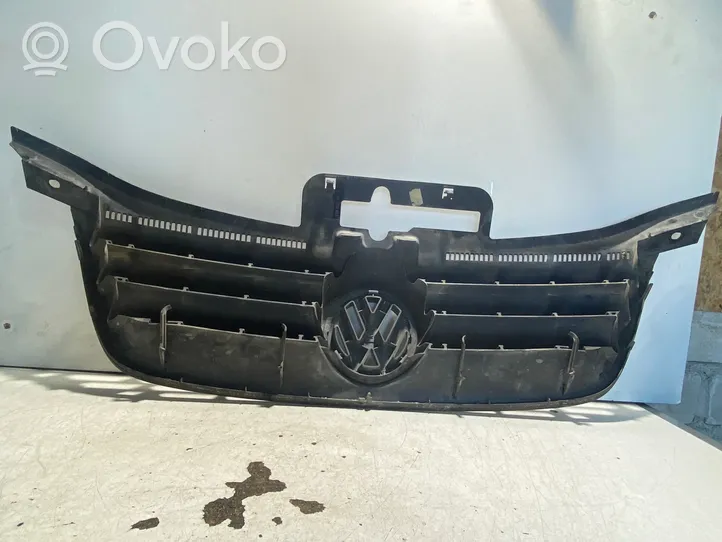 Volkswagen Touran I Etupuskurin ylempi jäähdytinsäleikkö 1T0853651A