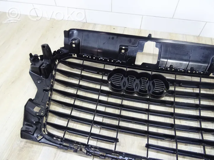 Audi A3 S3 8V Griglia superiore del radiatore paraurti anteriore 8V5853651C