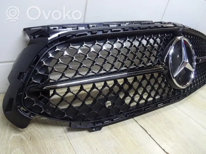 Mercedes-Benz A W177 Grille calandre supérieure de pare-chocs avant A1778888300