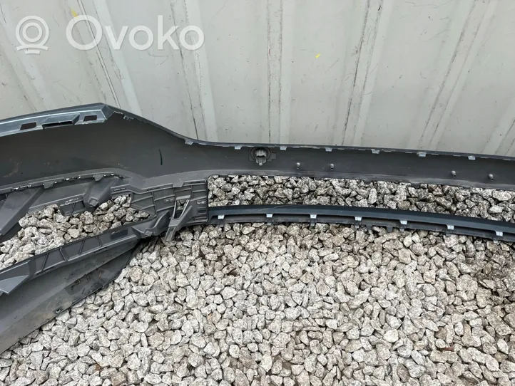 Skoda Octavia 985 Передний бампер 5E3807221