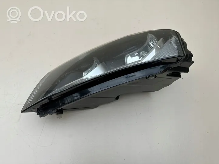 Audi A3 S3 8P Lampa przednia 