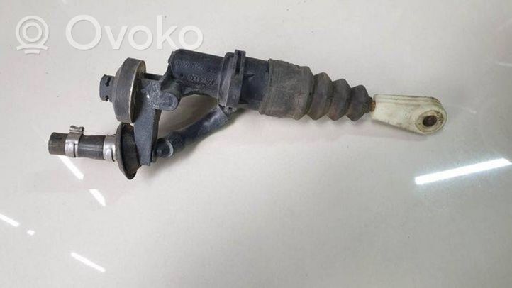 Volkswagen PASSAT B5.5 Pagrindinis sankabos cilindriukas 8E2721401D