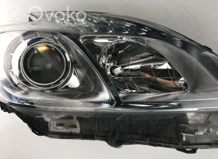 Toyota Prius (XW30) Lampa przednia 8111047231