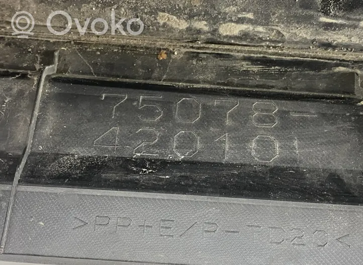 Toyota RAV 4 (XA40) Takaoven lista (muoto) 75078-42010