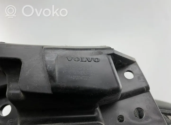 Volvo S60 Uchwyt / Mocowanie zderzaka przedniego 31323832