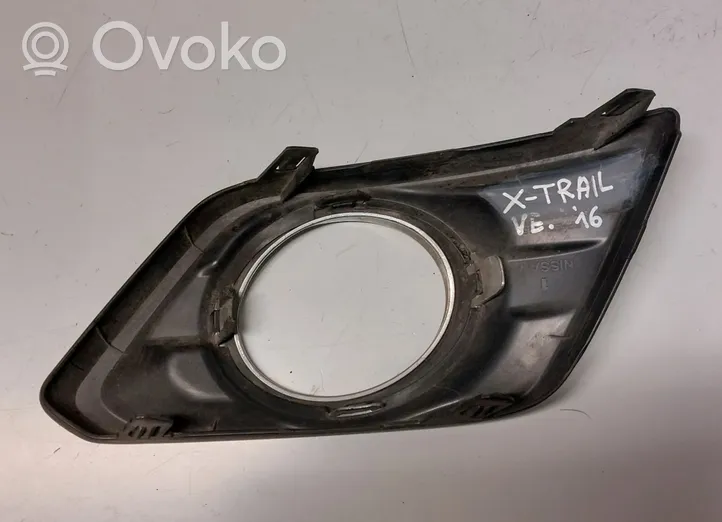 Nissan X-Trail T32 Kratka dolna zderzaka przedniego 62257-4BA0B