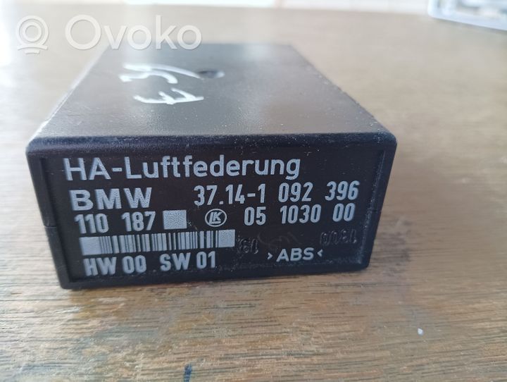 BMW 5 E39 Ilmajousituksen ohjainlaite/moduuli, takana 1092396