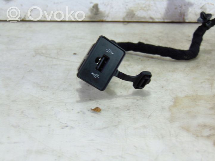 Fiat Grande Punto USB socket connector 