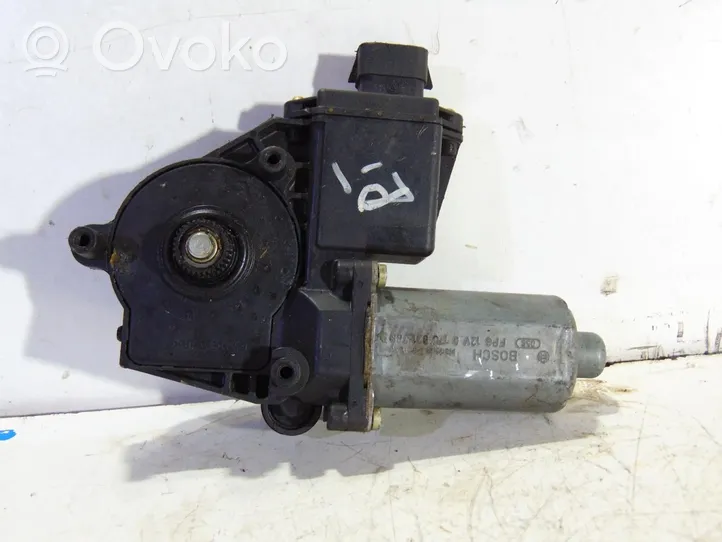 Mitsubishi Space Star Moteur de lève-vitre de porte arrière 0130821788